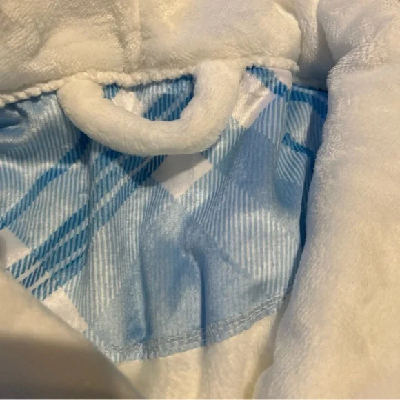 Tommy Bahama White Plush Robe with Navy Accents New - Picture 3 of 5